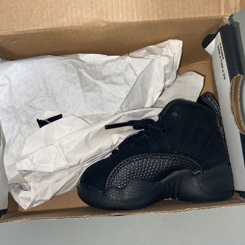 Infant black taxi jordan 12’s